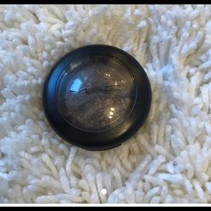 MAC EYE SHADOW. USED 1x